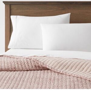 Threshold Pink and White cotton matelasse’ Quilt King